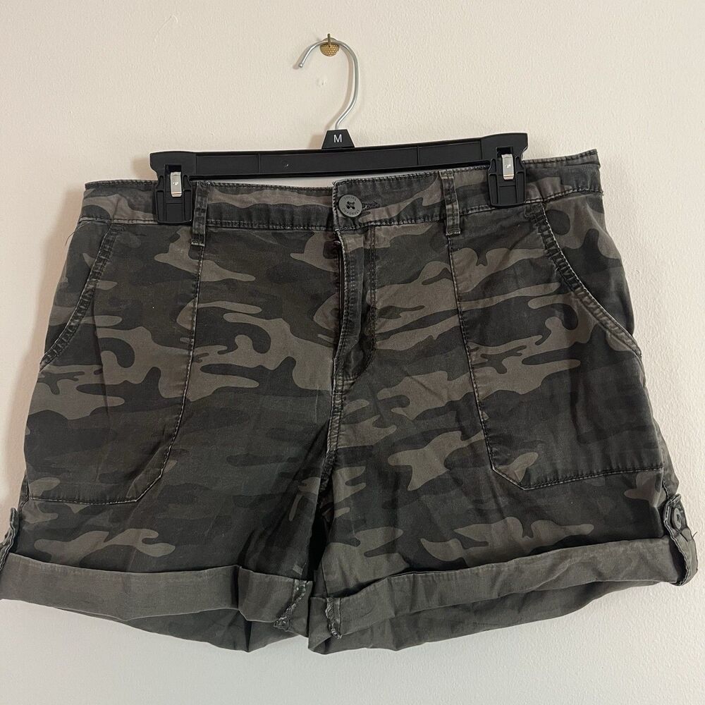 Social Standard by Sanctuary Womens Camo Shorts Size M Green Camouflage Cuffed